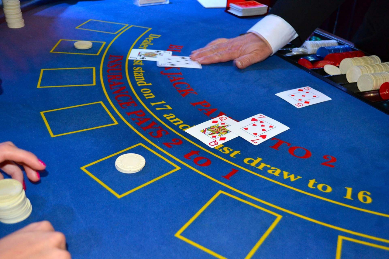 7 Celebs Who Were Banned from Casinos